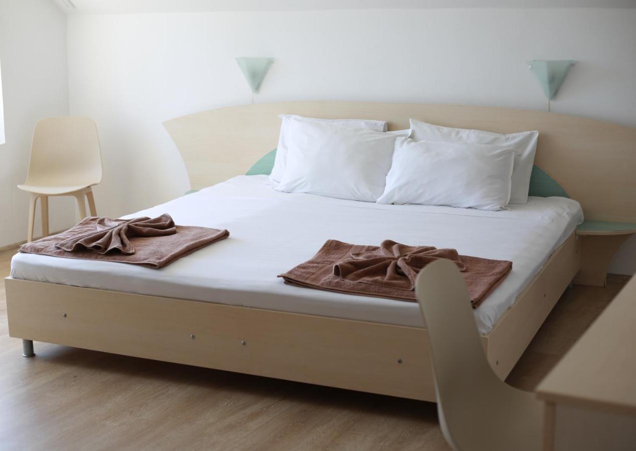 Family Hotel Magnolia Pantai Sunny Bagian luar foto