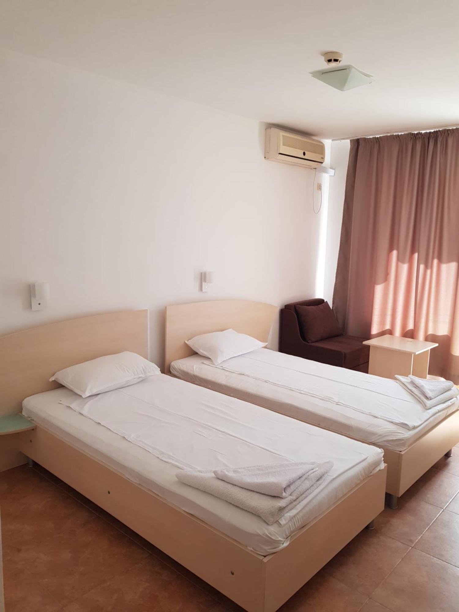 Family Hotel Magnolia Pantai Sunny Bagian luar foto