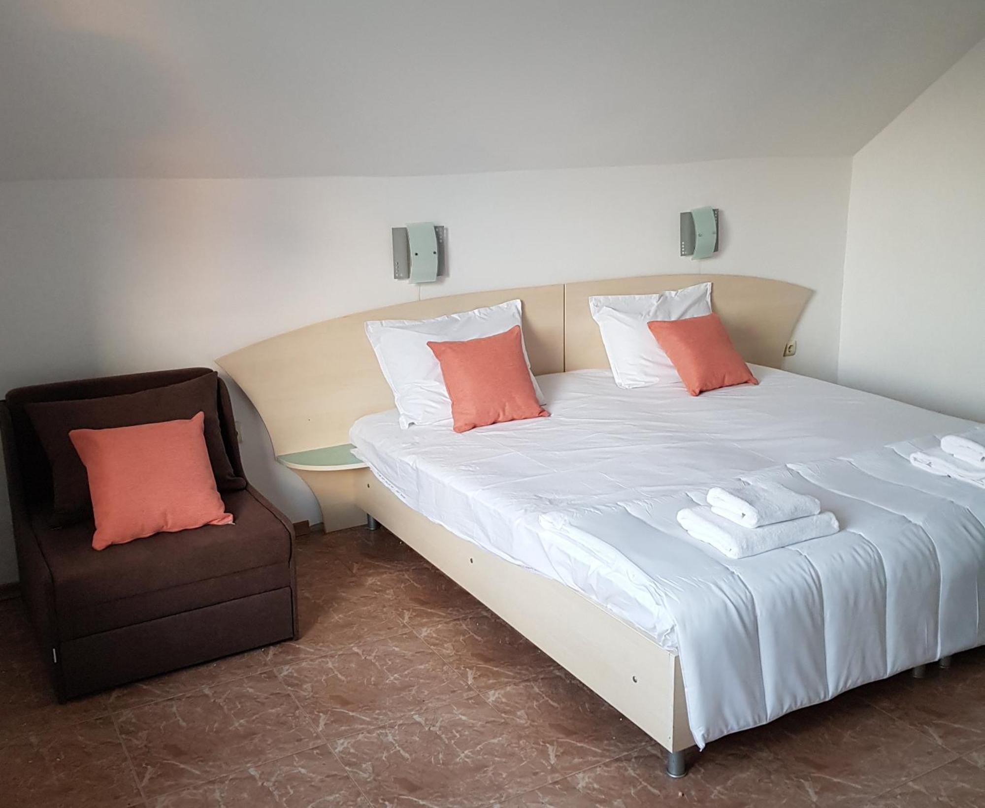 Family Hotel Magnolia Pantai Sunny Bagian luar foto