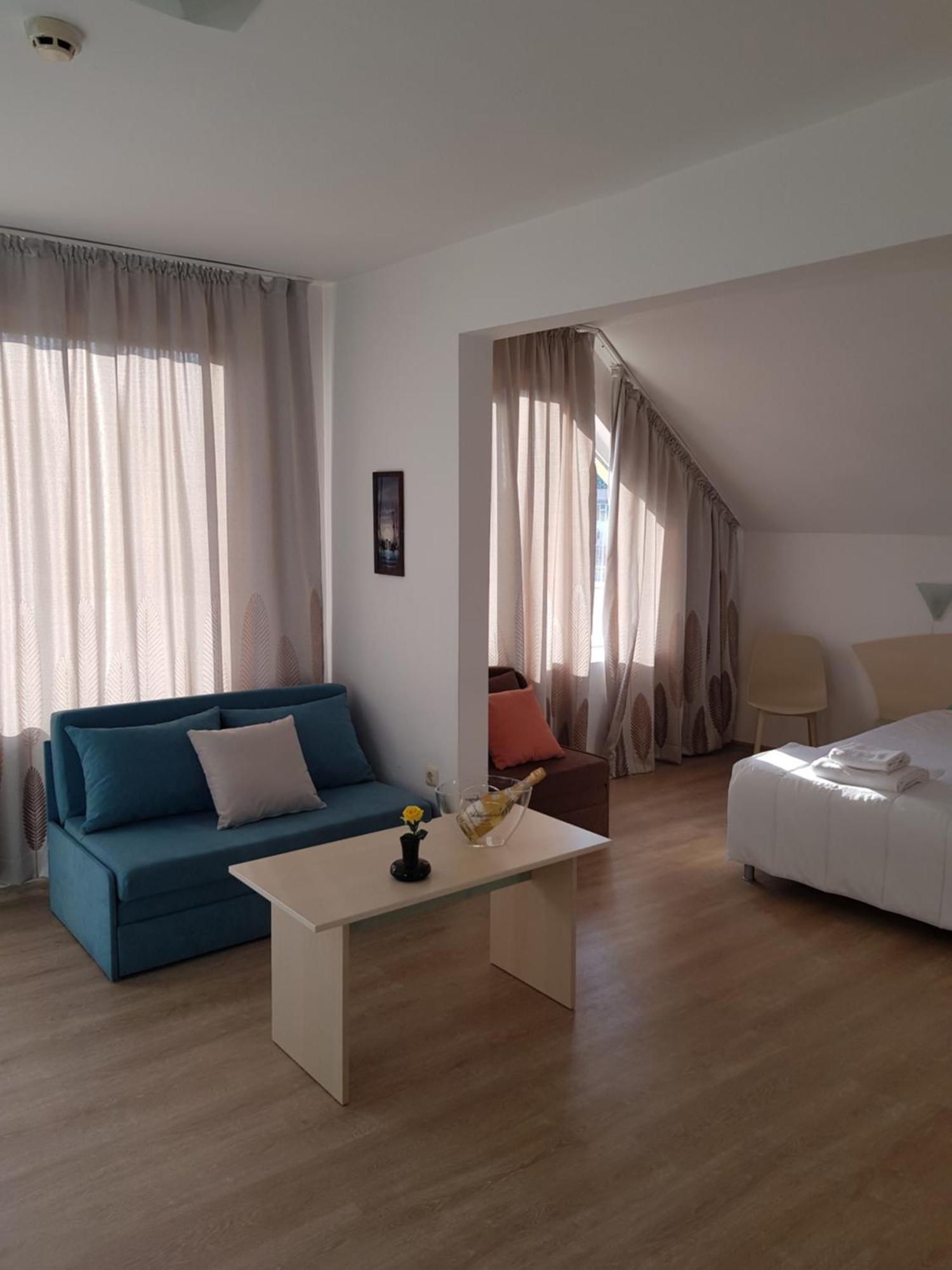 Family Hotel Magnolia Pantai Sunny Bagian luar foto
